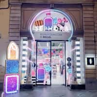 Sephora Glowing Wire Travels Through Italy