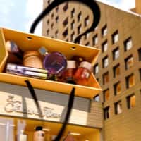 El Palacio de Hierro Giant Shopping Bag Lands on Roof