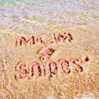 Snipes Waves Reveal Message on Shore