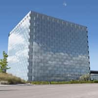 Nissan Giant Hand Lifts Building to Reveal Car