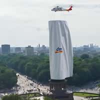 DM Helicopter Unveils Shampoo Monument