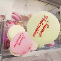Breuninger Flying Macarons Shop Vitrine
