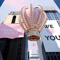 Pandora Crown Hot Air Balloons Fill the NYC Sky