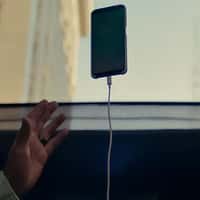 Verizon Smartphones Flying Into Shop