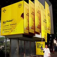 Setu Drinkable Sunscreen Unpacks at Bus Shelter