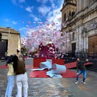 Esika Gift Box Unveils Perfume in Bogotá