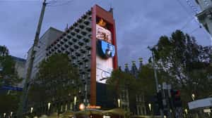 Dyson Vacuum Cleaner Assembles on Floor in 3D Billboard Ad of Dyson