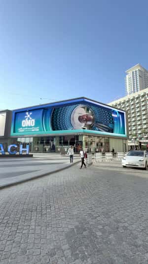 Wonder Wash Floats Beyond the Screen in a 3D Billboard ad of OMO