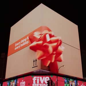 Box Unwraps Into LEGO Worlds in a 3D Billboard ad of Amazon