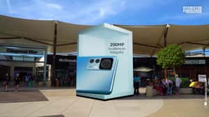 Smartphone Takes a Snap in a 3D Billboard Ad of Xiaomi