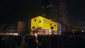 Boba Pearls Fills the Screen in a 3D Billboard Ad of  HEYTEA