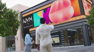 Duck LIps Pops Out of Screen in a 3D Billboard ad pf NYX Professional Makeup