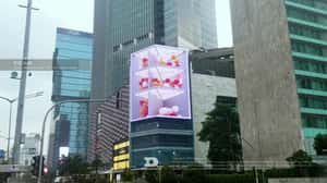 Water FIlls Screen With Sharks in a 3D Billboard ad of MIB 