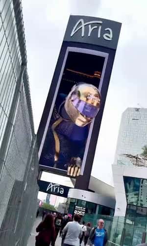 Gold Card Reveal in a 3D Billboard ad of MGM Rewards
