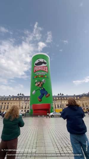 Landmark Transformed to Chips Can in a fake-out-of-home ad of Pringles