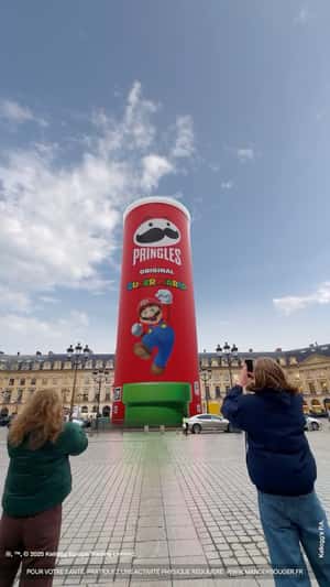 Monument Transformed to Chips Can in a fake-out-of-home ad of Pringles
