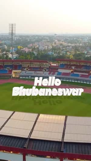 Fashion Items Emerges From Smartphone in a fake-out-of-home ad of Snitch