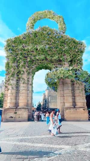 Monument Covered with Vines in a fake-out-of-home ad of Quoifaireabordeaux