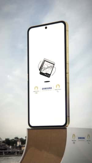 Galaxy Z Flip 6 Paris at Skateboard Park in a fake-out-of-home ad of Samsung 