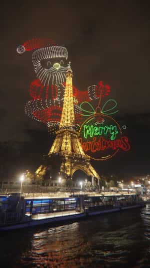 Galaxy Z Flip5 in Paris in fake-out-of-home ad of Samsung