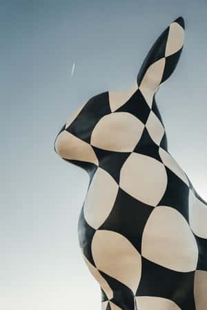 Rabbit Sculpture Carried by Helicopter in a fake-out-of-home ad of ODISEO