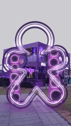 Logo On Neon Lights Appear Outside Store in a fake-out-of-home ad of Vivo