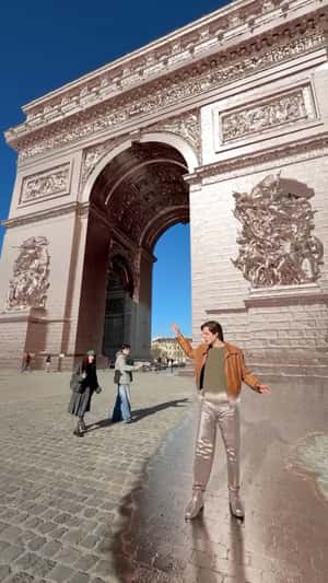 Man and Landmark Turned to Solid Gold in a fake-out-of-home ad of Xiaomi