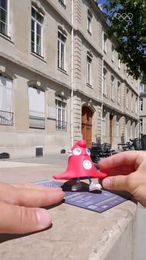 Phyrge toy transformation in fake-out-of-home ad of Olympic Games