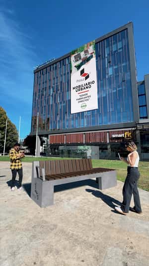 Building Façade Rotates Reveal Robotic Arms in a fake-out-of-home ad of Presur