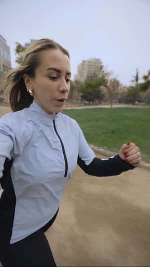 White Particles Transform to Running Shoe in a fake-out-of-home ad of Vulcano