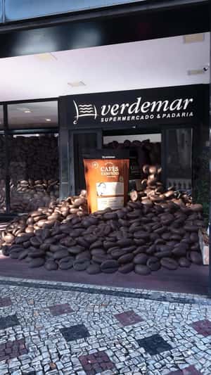 Coffee Beans Roll Outside Supermarket in a fake-out-of-home ad of Verdemar