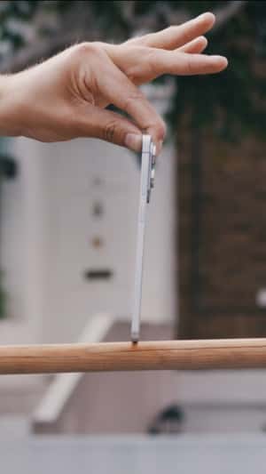 Smartphones Balancing Objects in a fake-out-of-home ad of Samsung