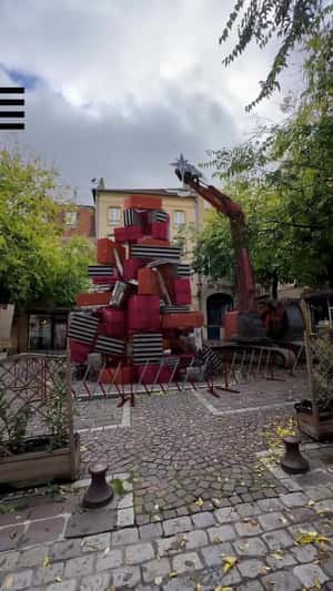 Gift Boxes Christmas Tree by Excavator in a fake-out-of-home ad of Sephora