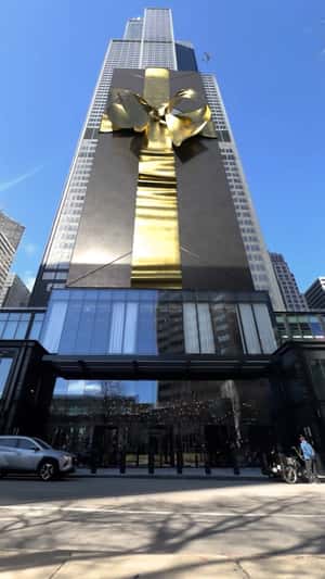 Gift Box on Building Unveils Cognac Bottle in a fake-out-of-home ad D’USSÉ
