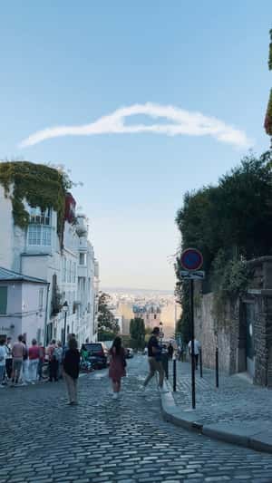 Car Cloud Formation in fake-out-of-home ad of Porsche