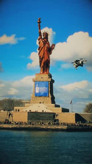 Statue Drone Treatment in a fake-out-of-home ad of Clinica Nelson Letizio