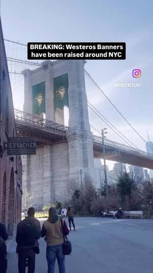Game of Thrones Banner Hangs at Brooklyn Bridge
