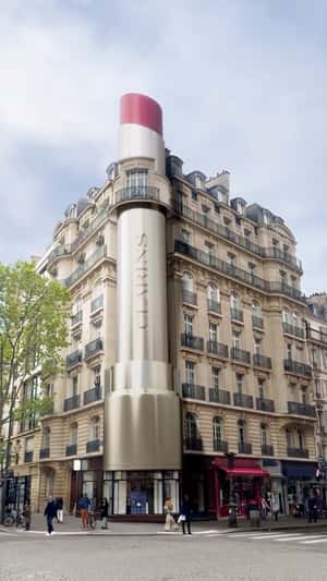 Lip Balm Giant Pillar in fake-out-of-home ad of Clarins