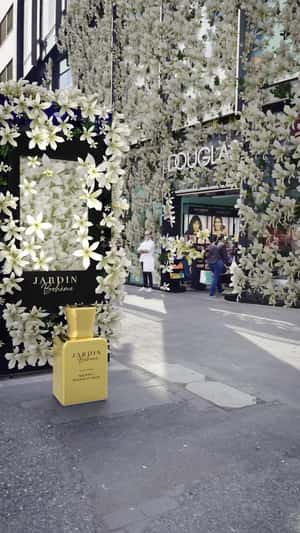 Digital Signage in fake-out-of-home ad by Douglas Cosmetics