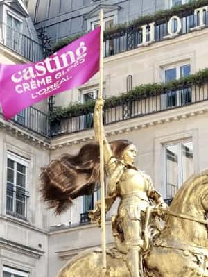Statue's Hair Flows in the Air in a fake-out-of-home ad of L'Oréal Paris