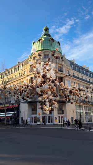 Popcorn Explodes at Palace in a fake-out-of-home ad of Pathé France 