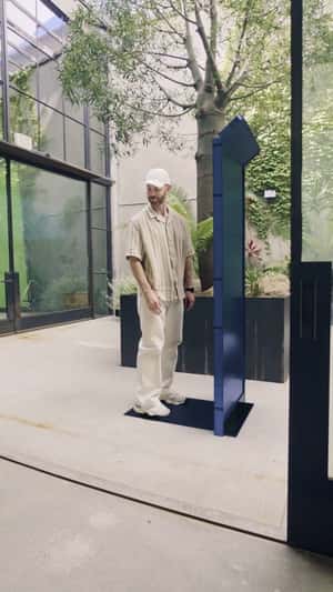 Phone Transform into Photo Booth in a fake-out-of-home ad of Samsung Galaxy