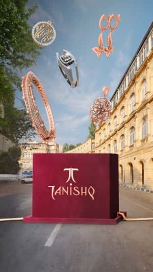 Jewelry Box Appears on the Street in a fake-out-of-home ad of Tanishq