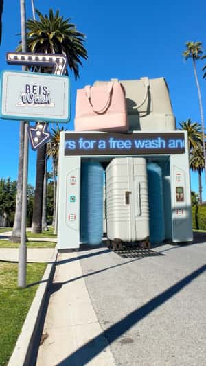Luggage Bags Pass on Car Wash Rollers in a fake-out-of-home ad of BÉIS