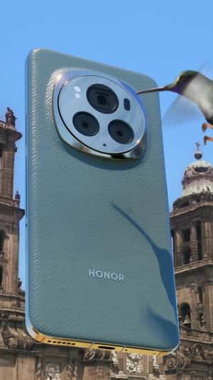 Smartphone Captures Hummingbird in Mexico City Cathedral in fake-out-of-home ad of Honor