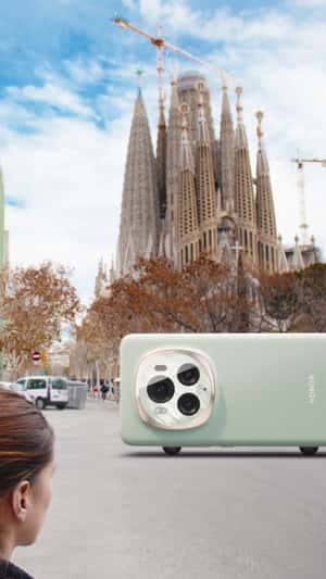 Smartphone on Wheels with Trailer in fake-out-of-home ad of Honor