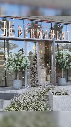Garden Blooms at Salon in a fake-out-of-home ad of Elle Permanent