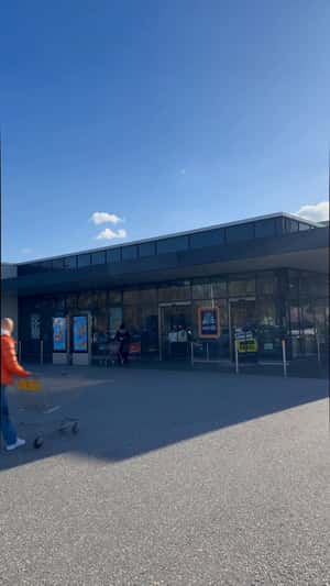 Aldi Energy Drink Roof Display in fake-out-of-home ad of Hofer