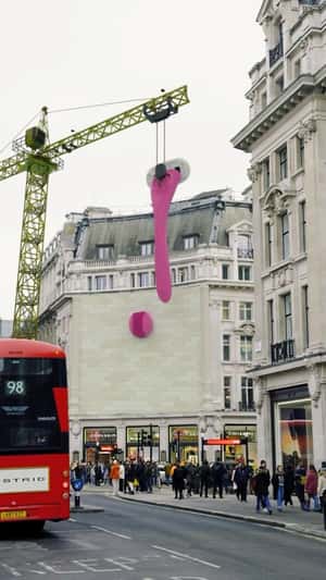 Crane Installs Razor in a fake-out-of-home ad of Estrid