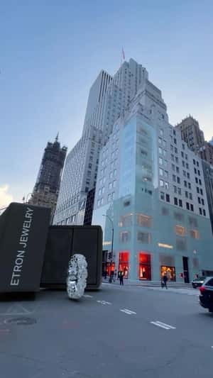 Jewelry Diamond Ring Rolls in a fake-out-of-home ad of Etron Jewelry